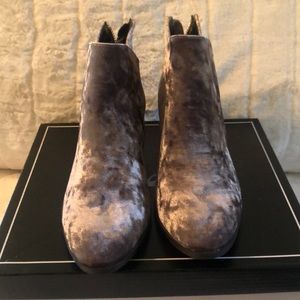 Qupid Crush Velvet Booties ‼️NEW‼️